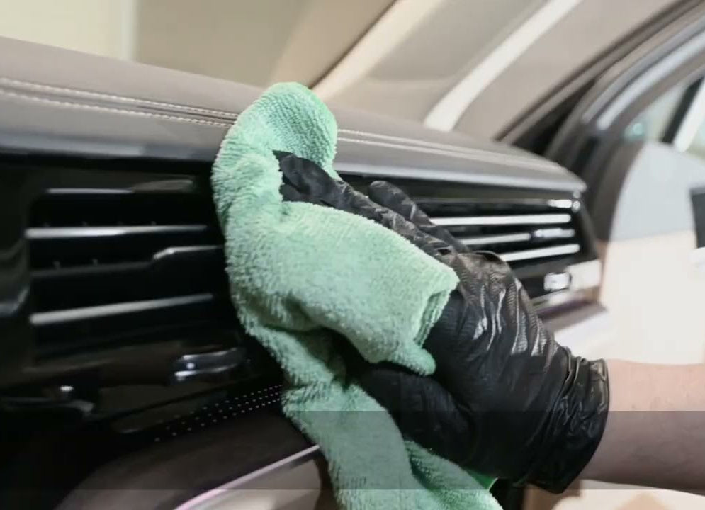 Cleaning inside a car with WG cleaner